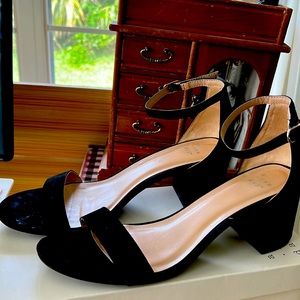 Women’s Black Strap Sandals w/Heels